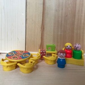 Vintage Fisher Price Little People Set